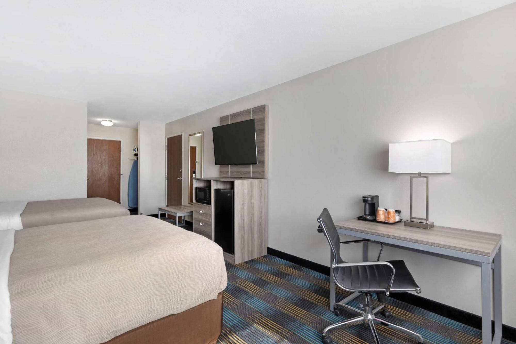 Quality Inn & Suites Fort Madison Near Hwy 61 Exteriör bild