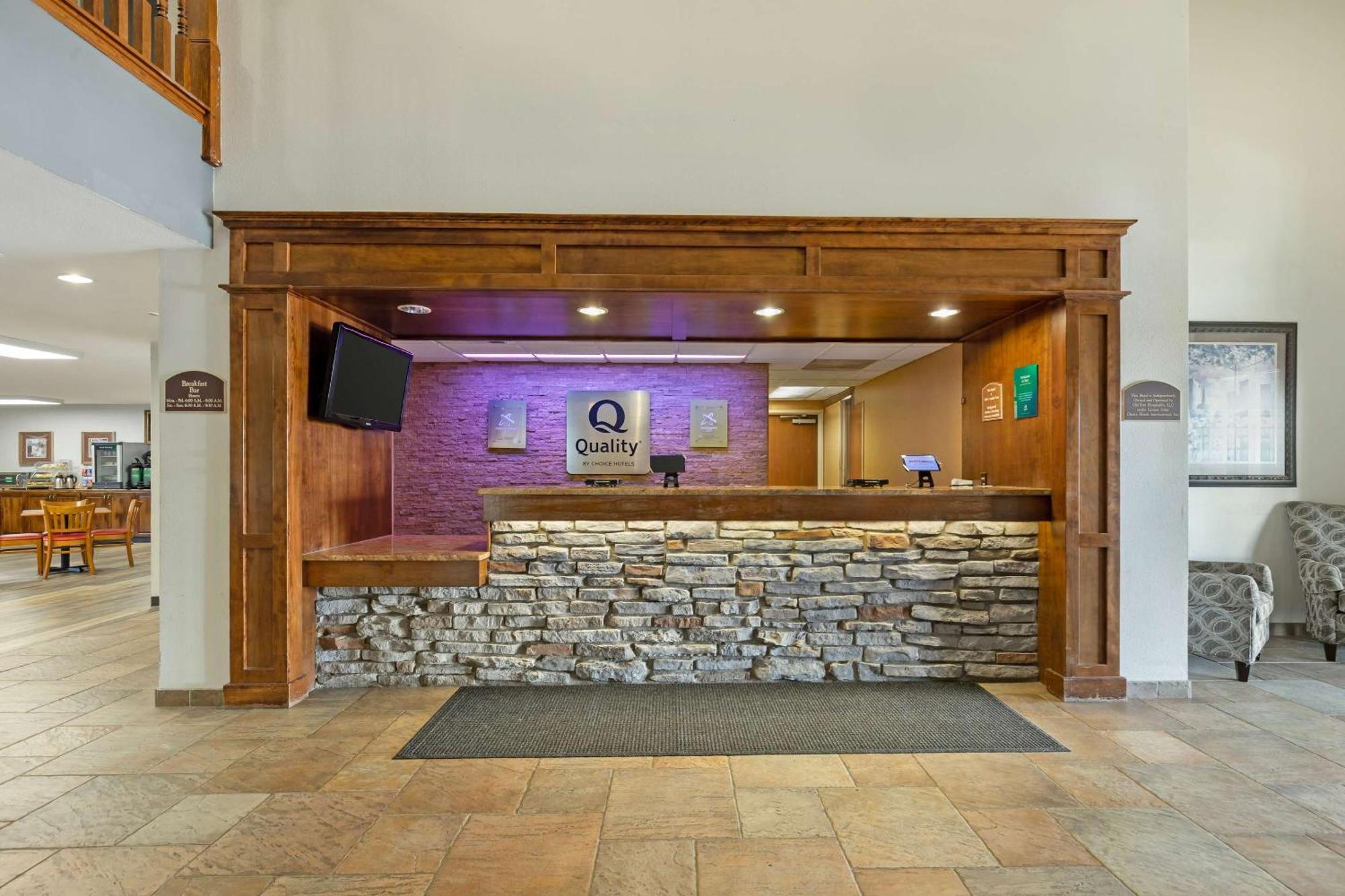 Quality Inn & Suites Fort Madison Near Hwy 61 Exteriör bild