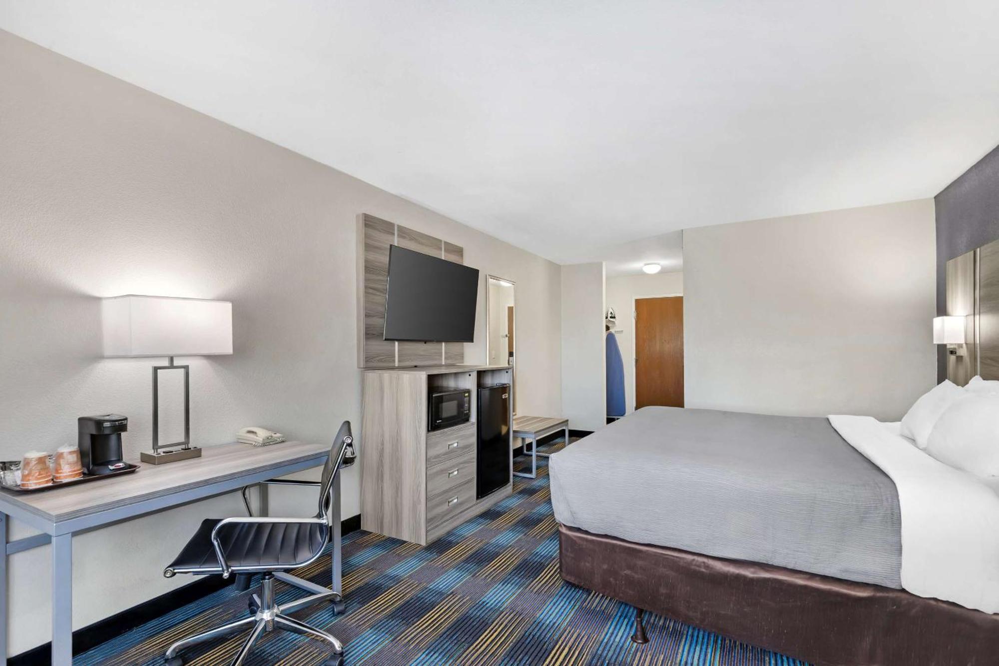 Quality Inn & Suites Fort Madison Near Hwy 61 Exteriör bild
