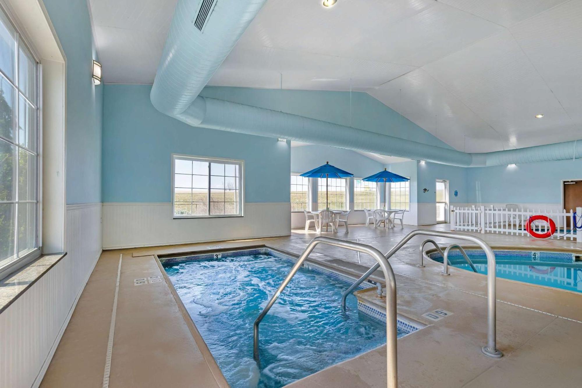 Quality Inn & Suites Fort Madison Near Hwy 61 Exteriör bild