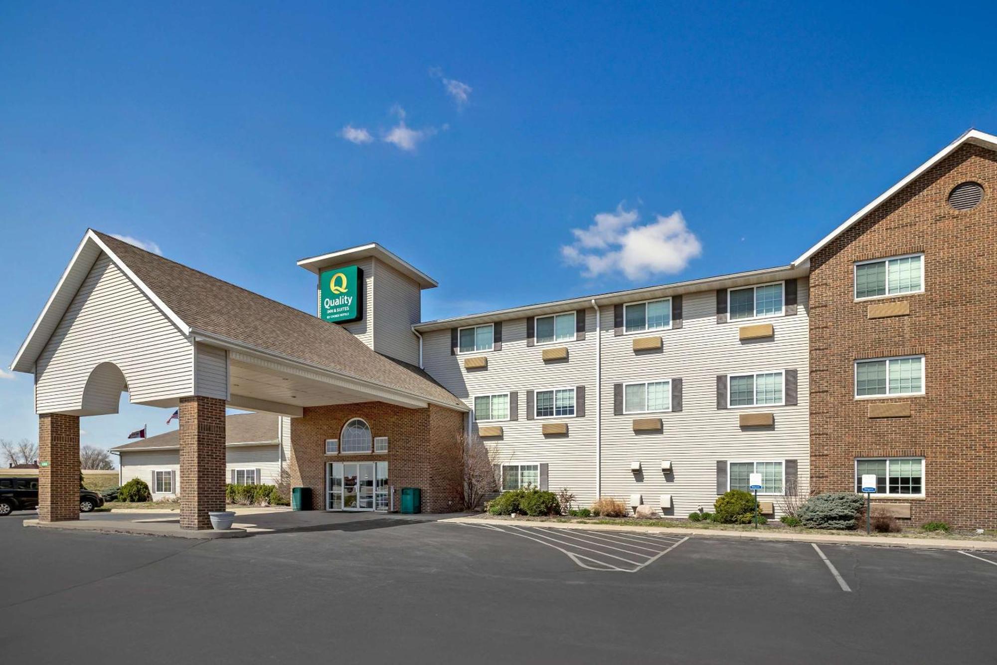 Quality Inn & Suites Fort Madison Near Hwy 61 Exteriör bild